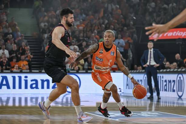 乌度卡力挺阿门不是故意的！狄龙吐槽追梦打球才真的脏：是他推了一把